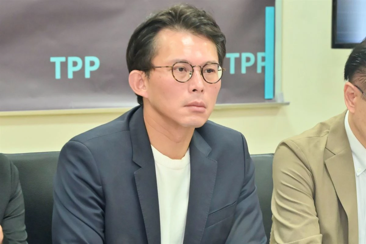 黃國昌爆食藥署長姜至剛恐下台　政院駁：無端臆測、勿政治操作
