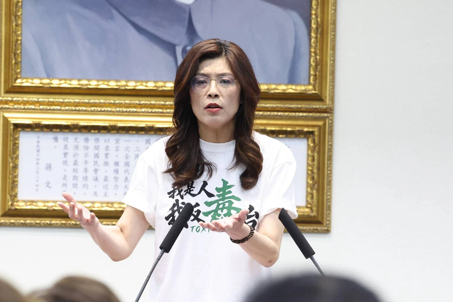 鄭麗文酸賴清德成「誤食台毒工作者」　曝725反毒油遊覽車已爆滿