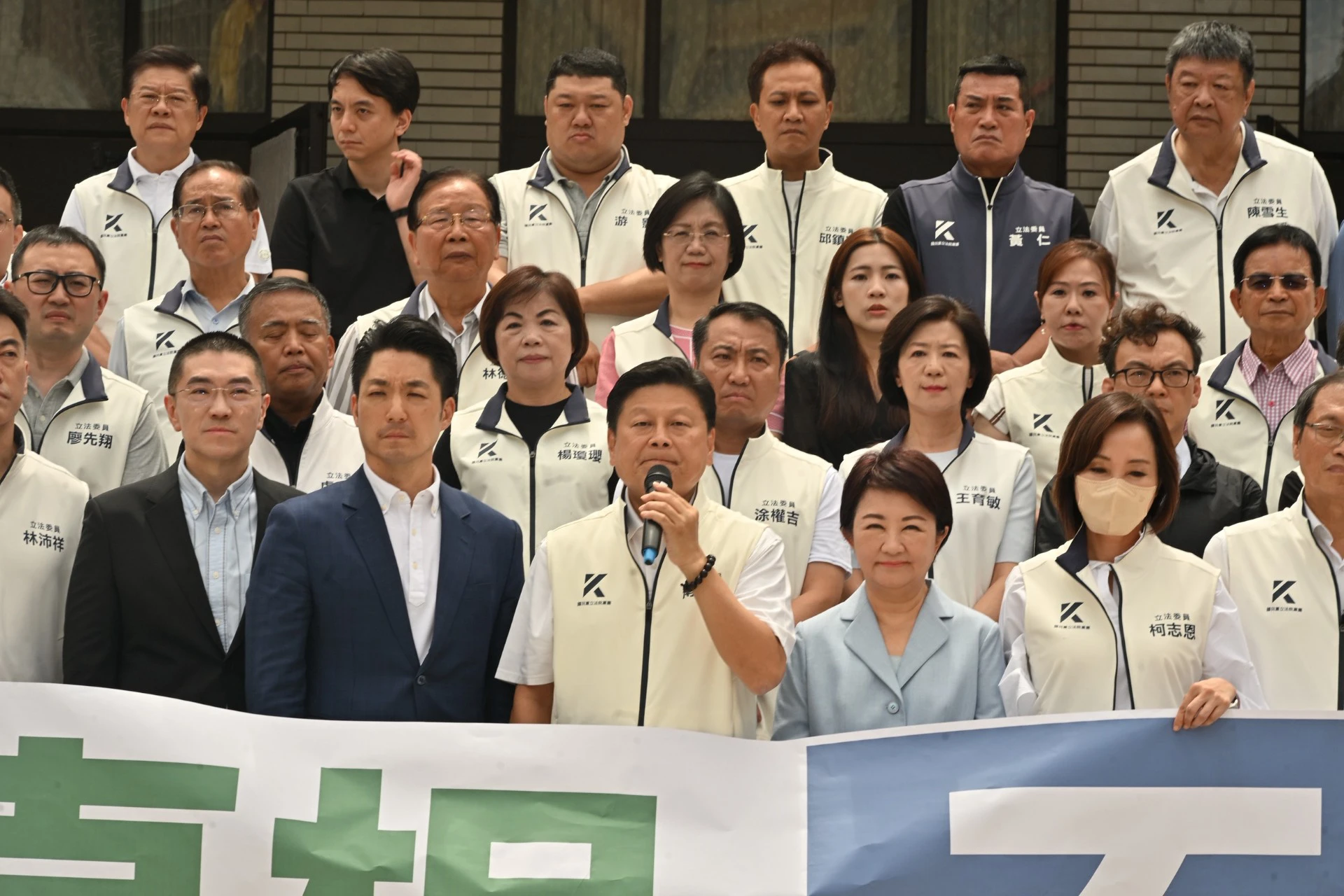 蔣萬安與盧秀燕、國民黨立院黨團合體　隔空嗆：賴清德道歉、卓榮泰下台