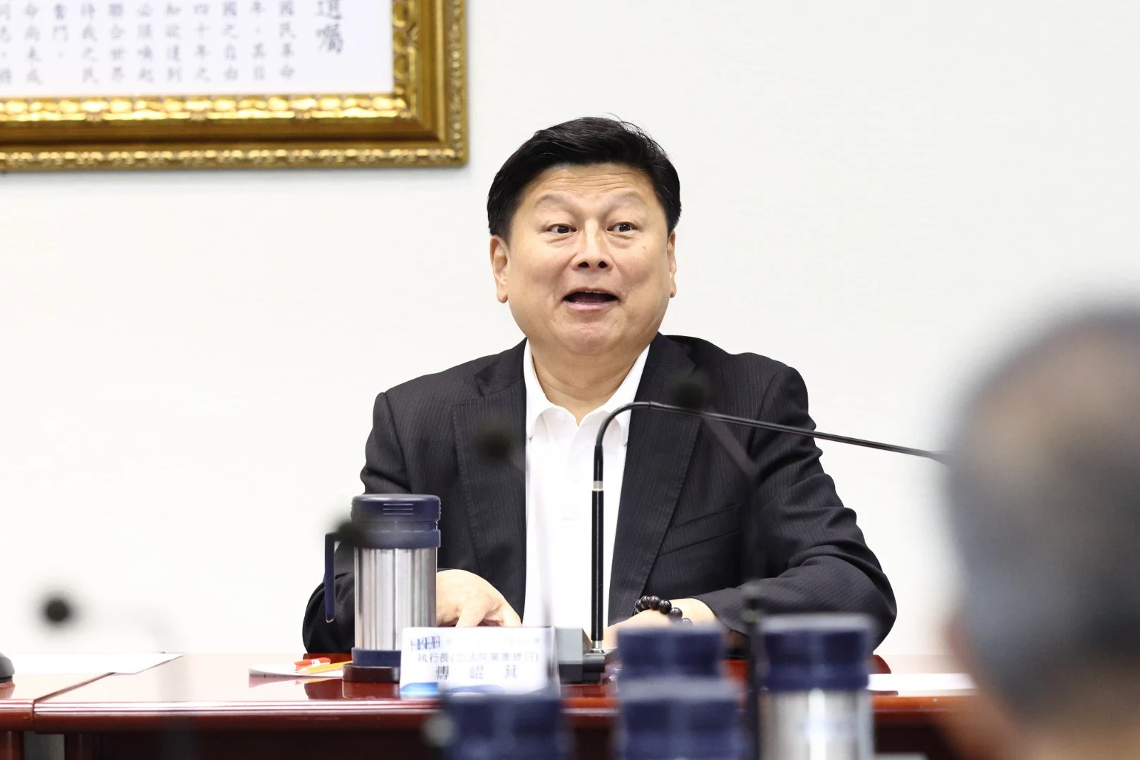 總預算協商爆粗口！傅崐萁拍桌嗆綠委「臭卒仔」　韓國瑜勸架無效宣布散會