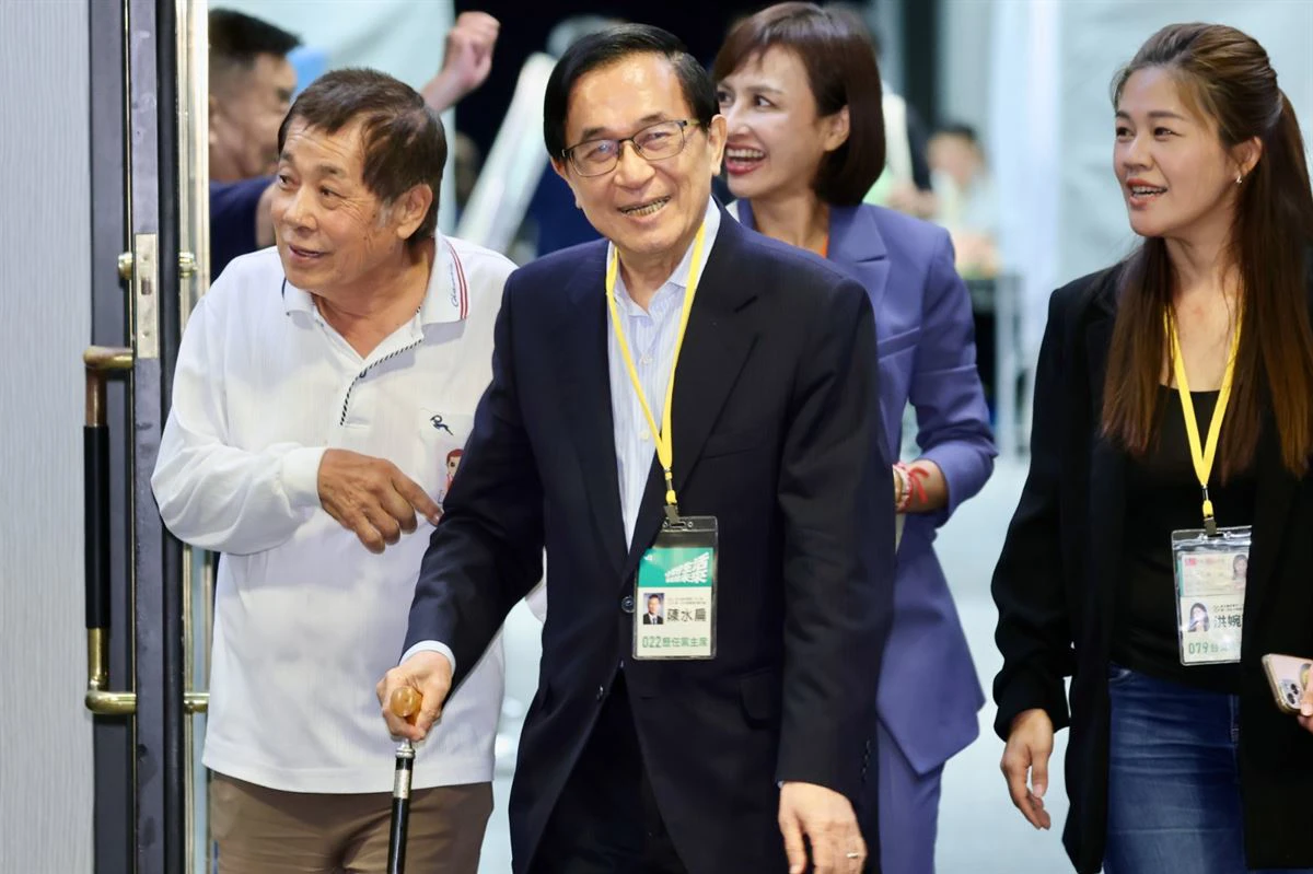 阿扁又玩諧音哏！被陳幸妤吐槽「我爸想蹭」　神回1句笑翻網友