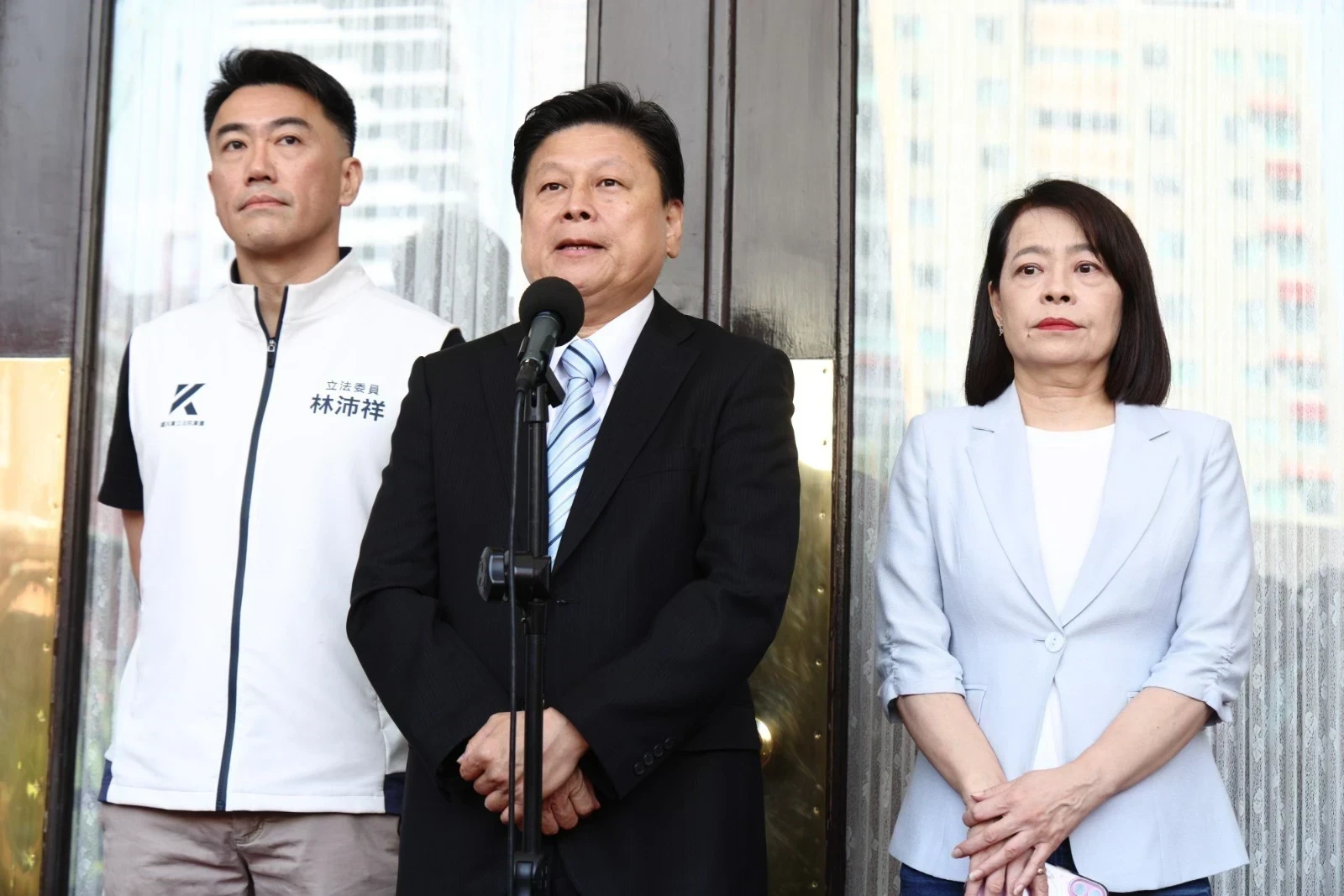 不理游盈隆示警　藍白今拚一票多案闖關曝上路時間