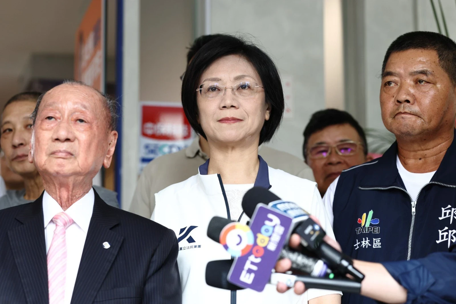秦慧珠開砲翁曉玲「號令三軍」　轟藍營集體噤聲：蔣盧韓恐承擔代價