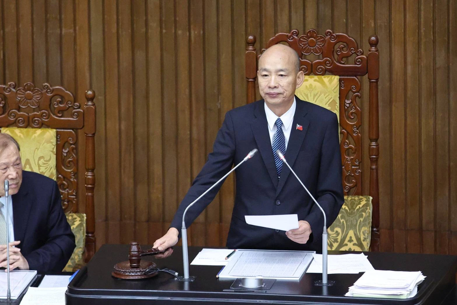 卓榮泰前腳拜會後腳挨轟　韓國瑜再開砲：政院勿把不副署當武器