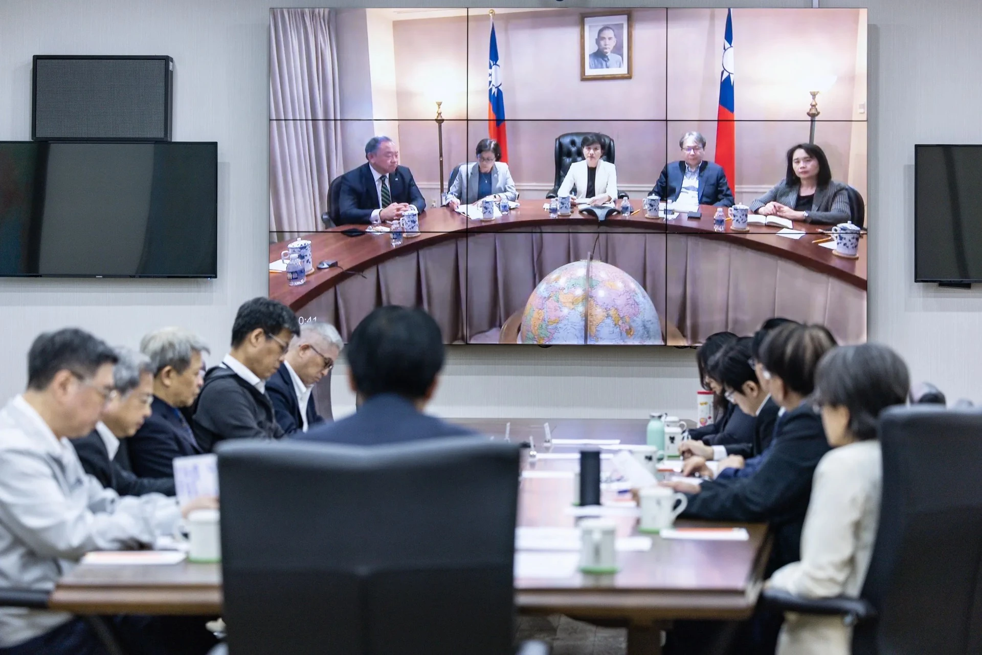 花千萬請美公關公司牽線見哈塞特　國安局：依法登記申報