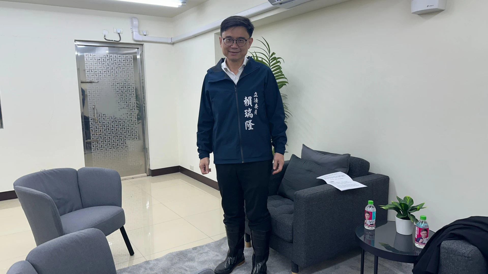賴瑞隆被外界認為個人特色較薄弱,他特別提出「幕僚世代」概念。(胡宥心攝)