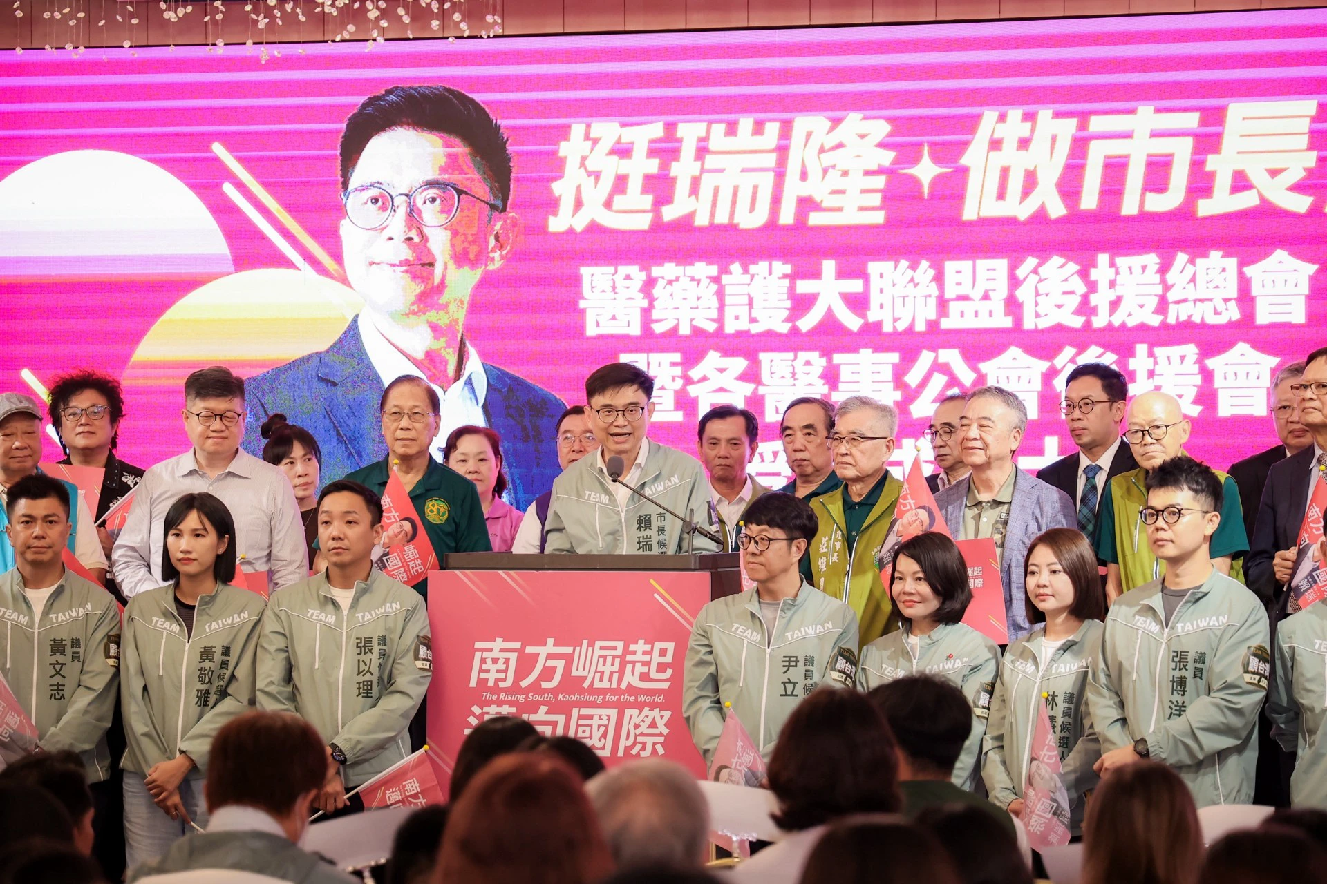 賴瑞隆從10月開始,先成立競選總部,接著進行「三山大造勢」及百工百業相挺活動。(賴瑞隆辦公室提供)