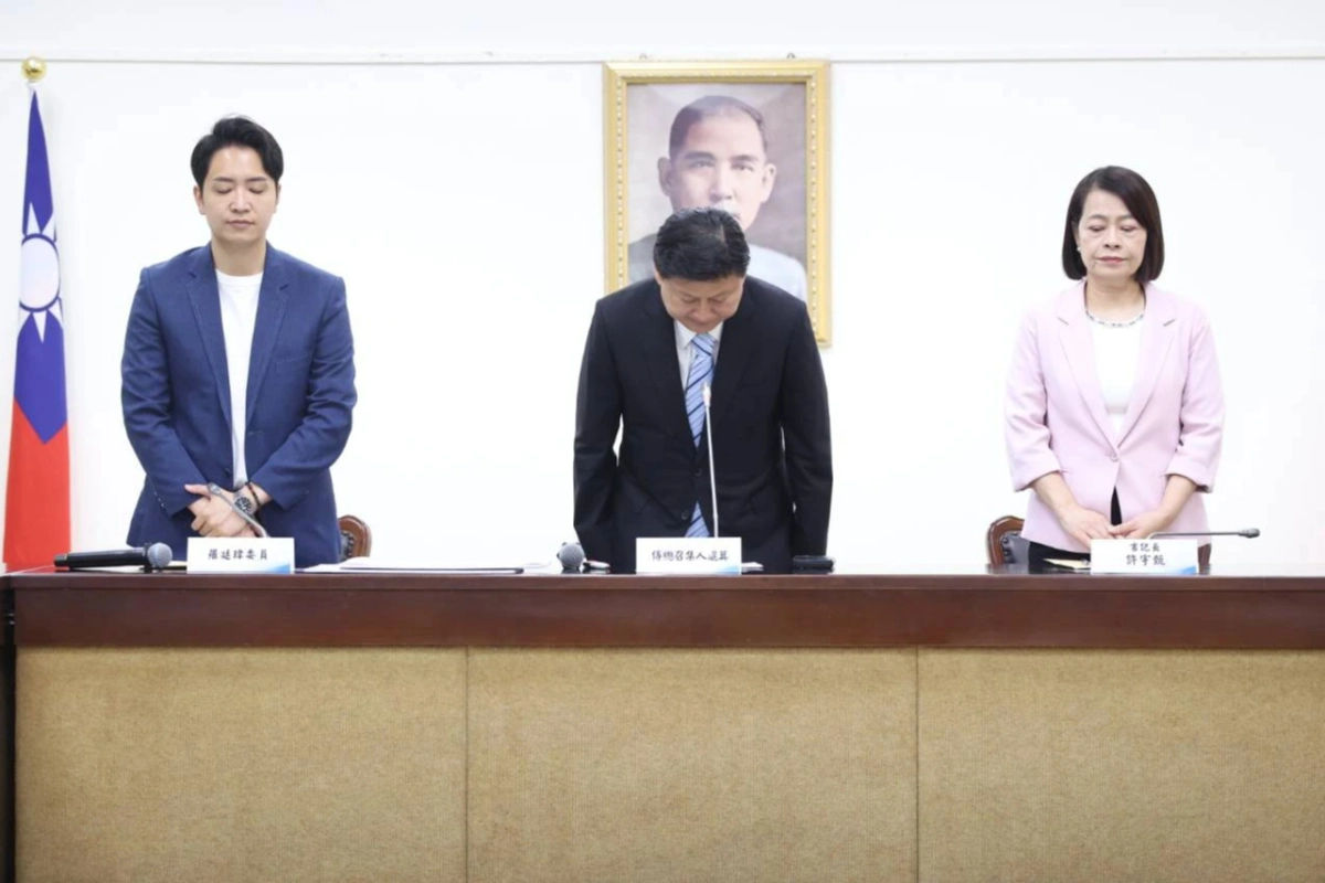 認刪凍預算「誤傷」庇護工場　傅崐萁鞠躬5秒：棄單黨團概括承受