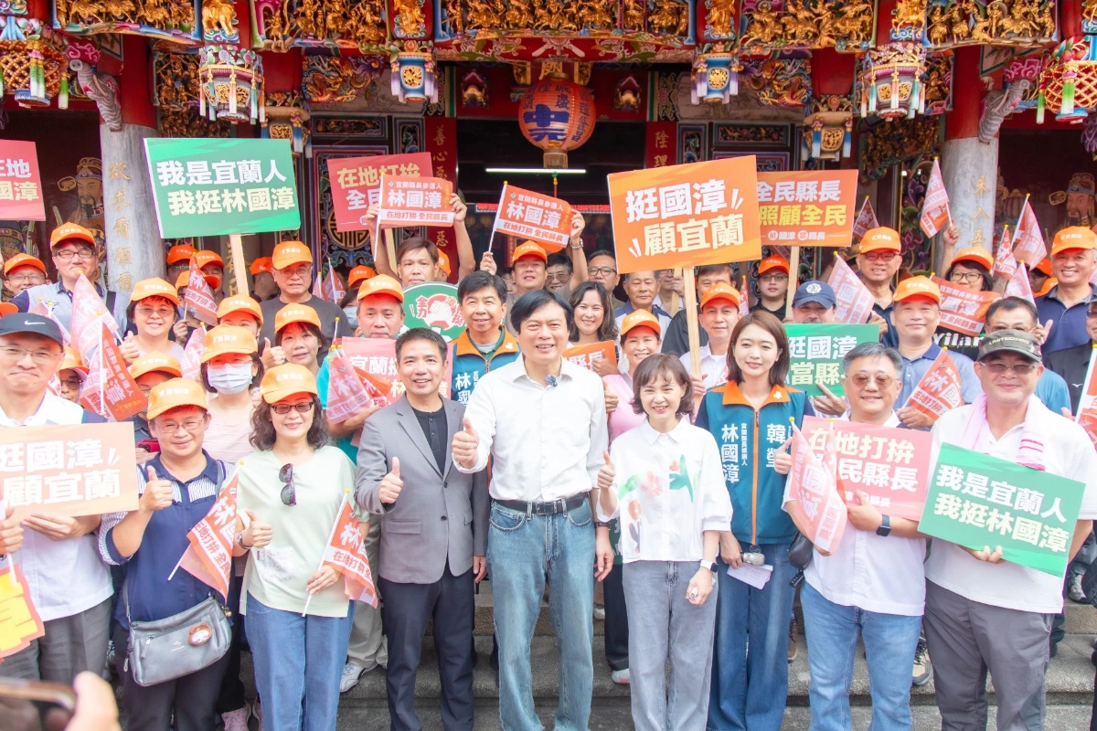 鄉親力挺展現團結氣勢　林國漳划陸上龍舟完成宜蘭縣長參選登記