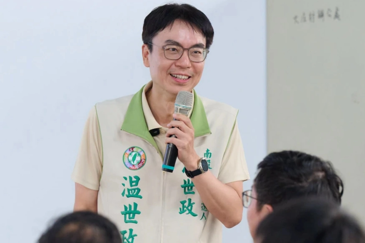 綠南投縣長參選人遭爆朝助理丟手機　温世政道歉：是我的錯