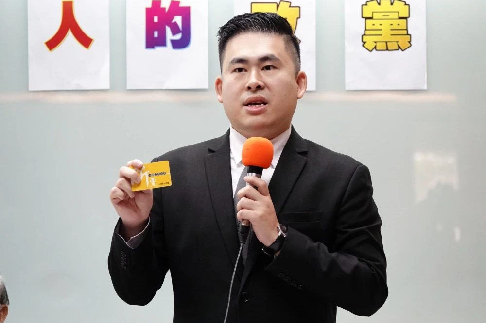 蔣萬安兒子交換爭議延燒　王炳忠看不下去：藍營飯圈化吹捧加深相對剝奪感