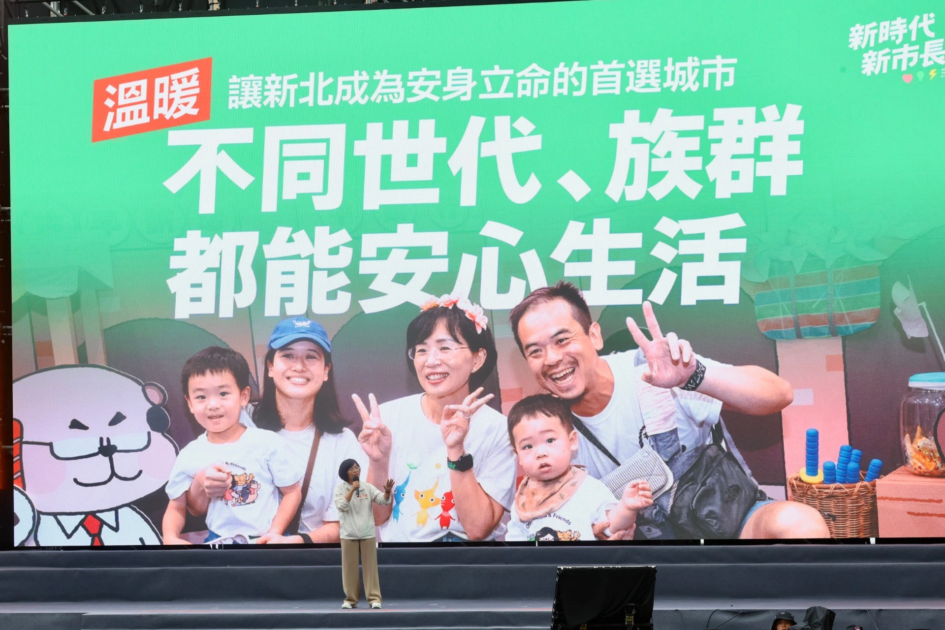 蘇巧慧細數十年政績。（王侑聖攝）