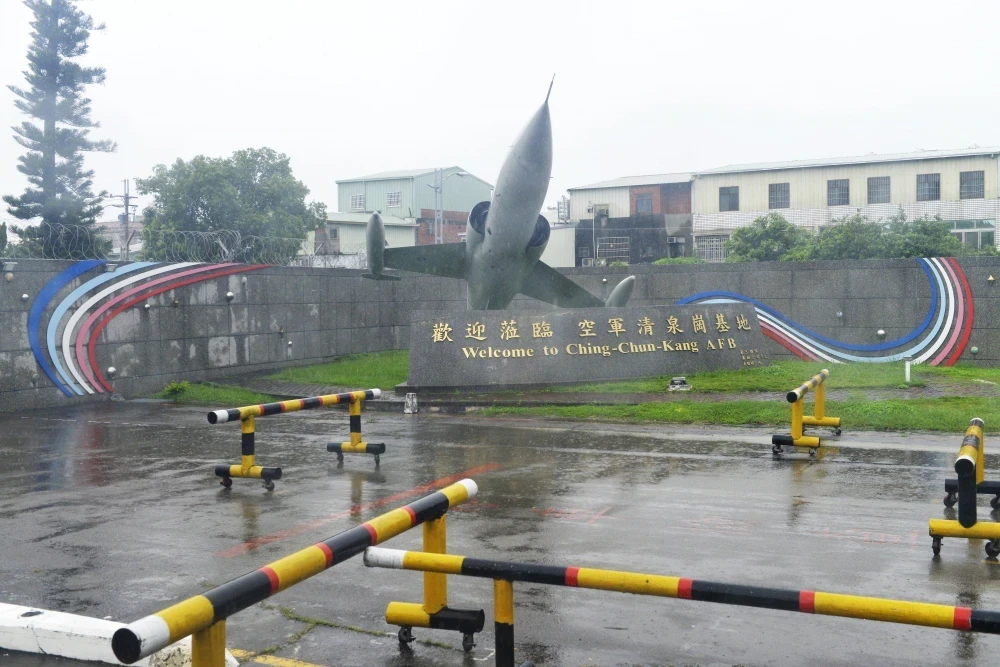無人機闖清泉崗迫8架IDF轉降　專家揭台灣反無人機系統盲點