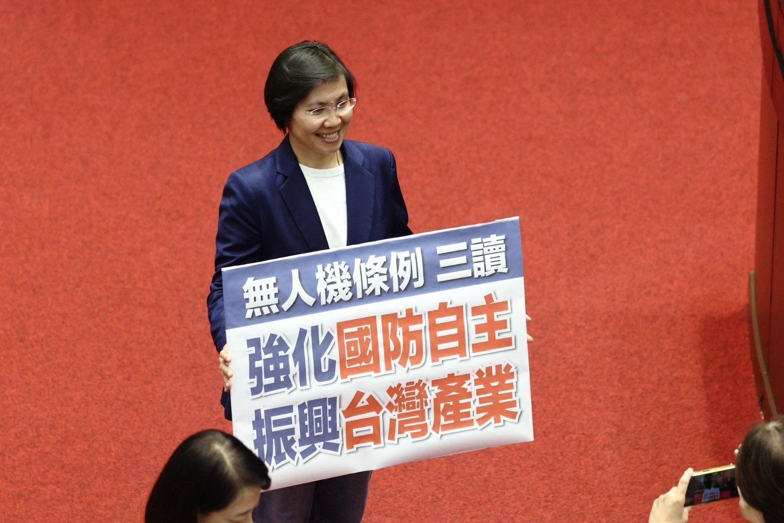 徐欣瑩轟國家機器「辦藍不辦綠、政治追殺未成年」　批民進黨雙標