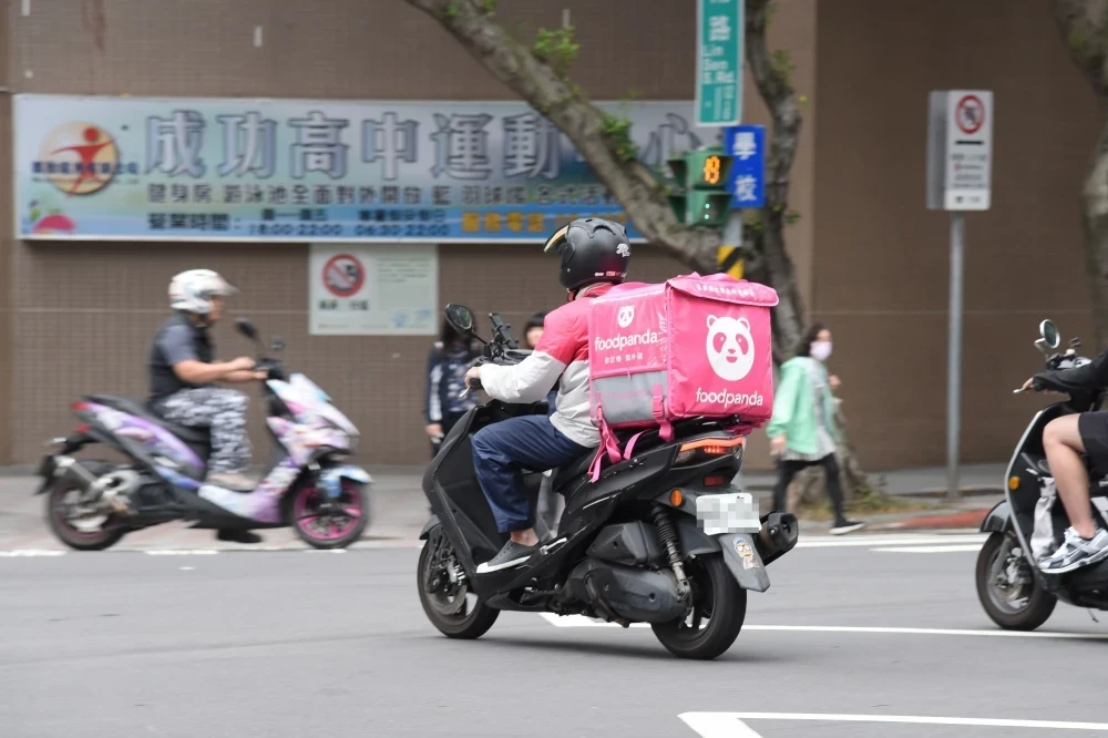 foodpanda遭控少給外送員報酬　勞動部撂重話：按人處罰、最高罰10萬