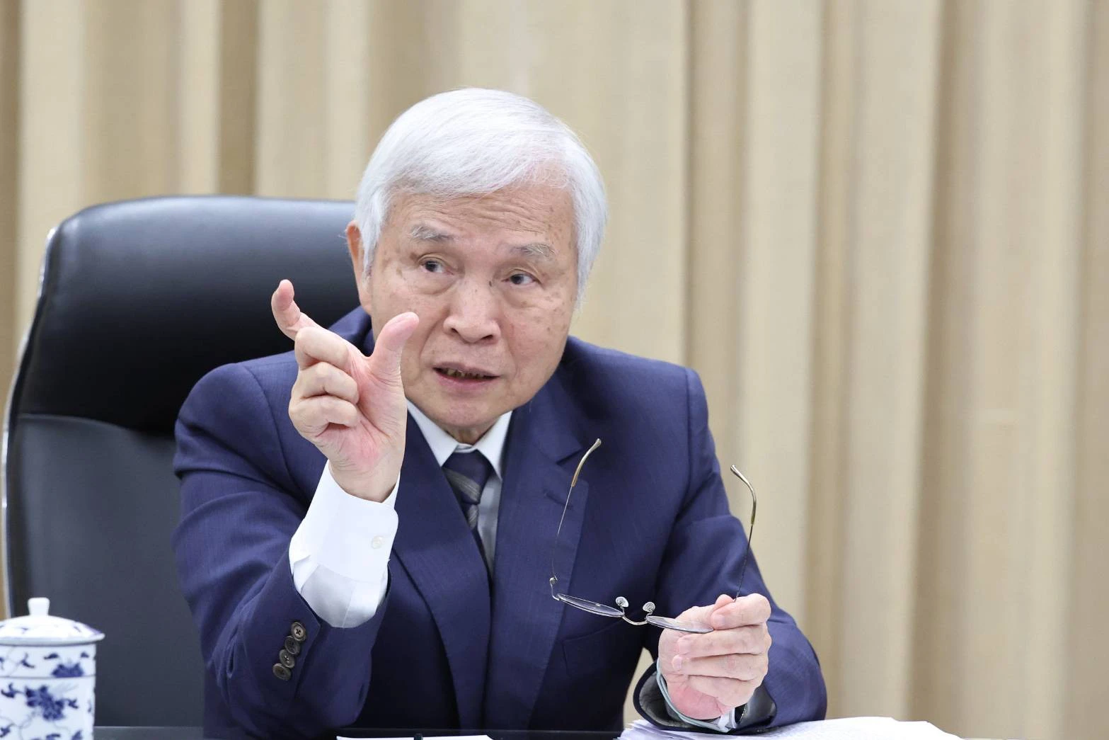 坦言央行管房市讓「公親變事主」　楊金龍：有點捅到蜂窩