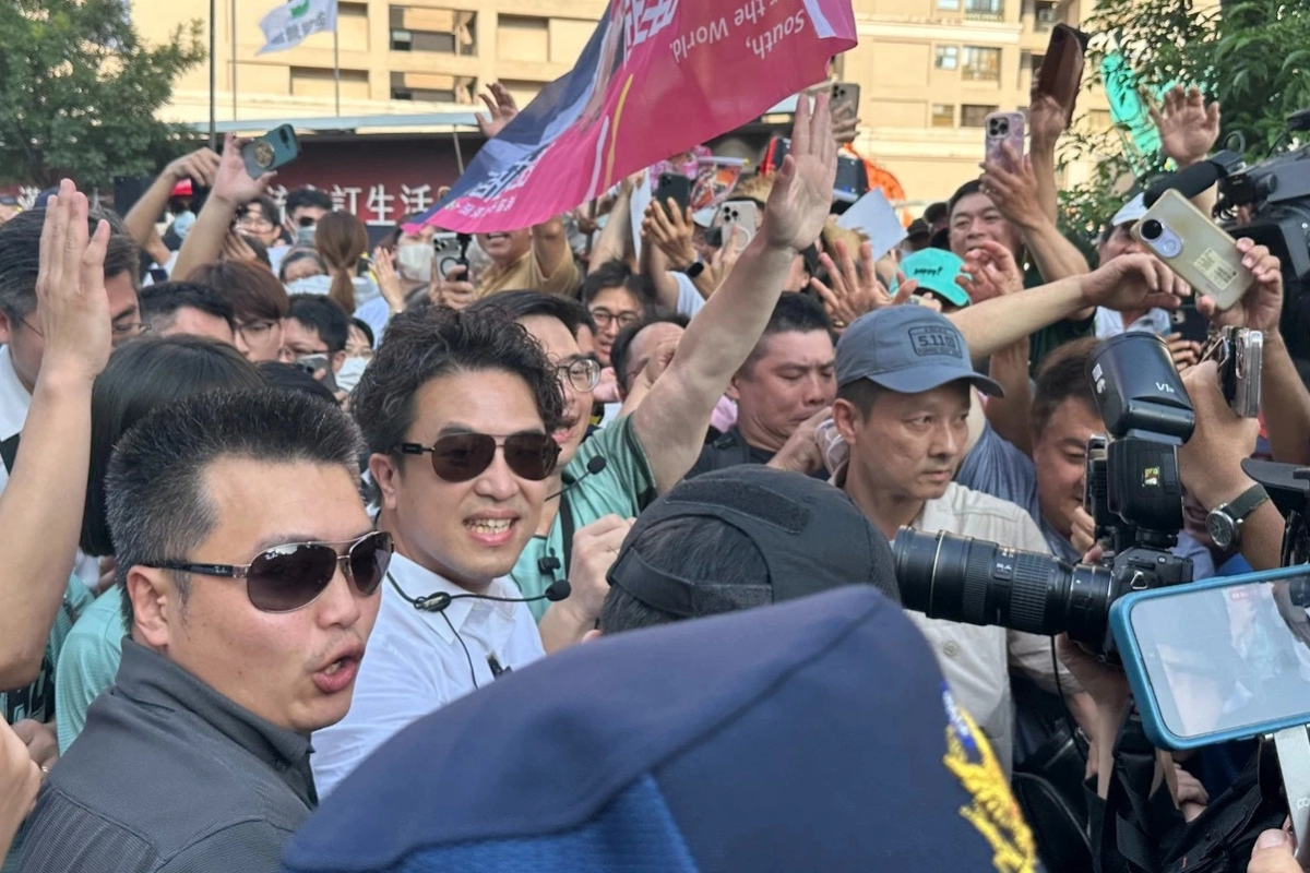 沈伯洋到高雄相挺 賴瑞隆提「雙城辯論」邀柯志恩、蔣萬安同台