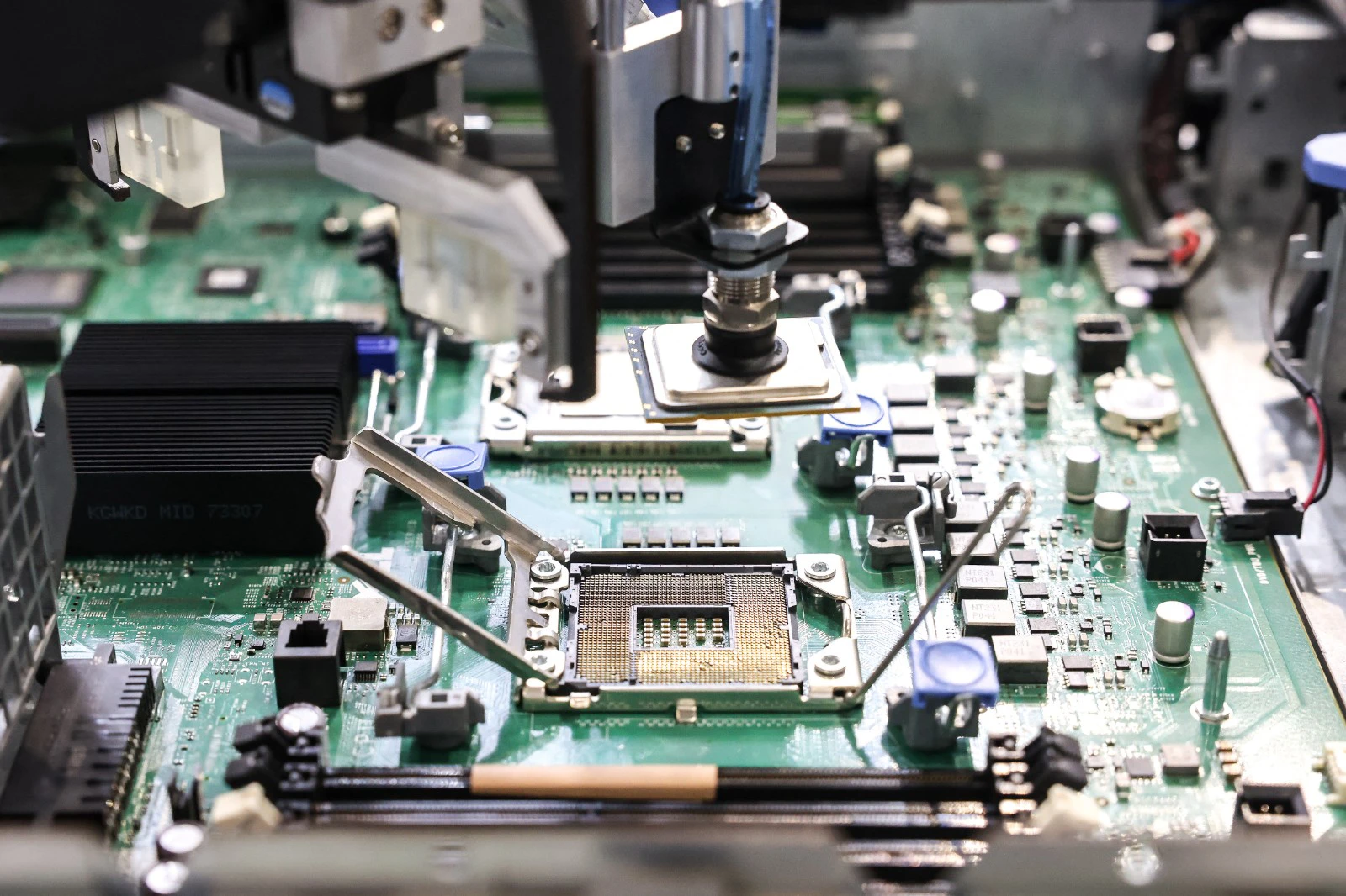 記憶體真的缺貨?宏碁董座曝市場真相:DDR4、DDR5「沒那麼缺」