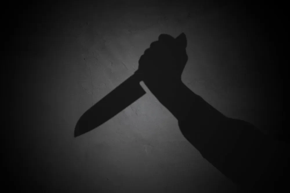 北市富邦人壽通訊處驚傳持刀傷人　2男多處割傷昏迷、嫌犯遭壓制