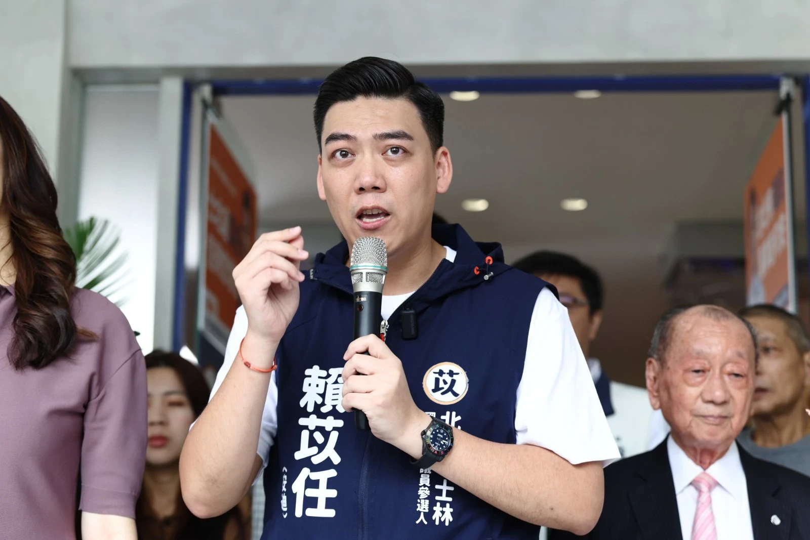 質疑竹北2公園才蓋好又砸千萬翻新 賴苡任要求鄭朝方說明