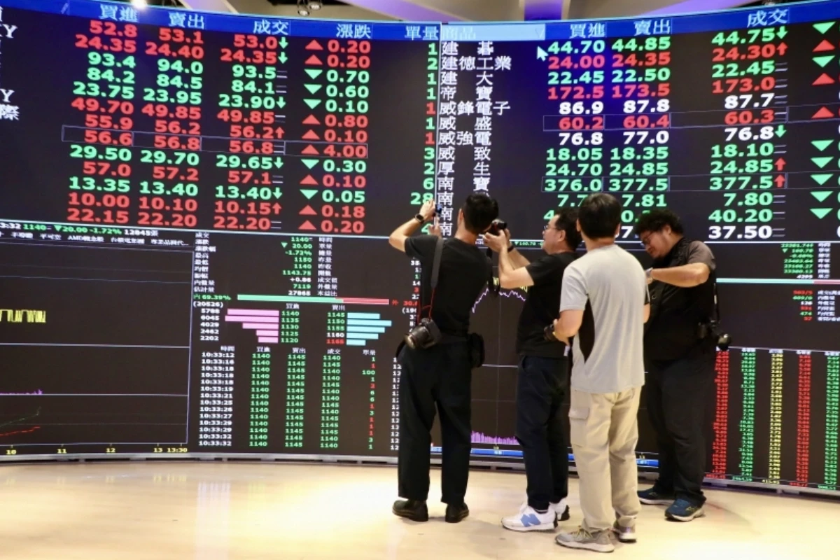 快訊／台股開盤跌逾300點、失守「48K」　聯發科逆勢漲135元