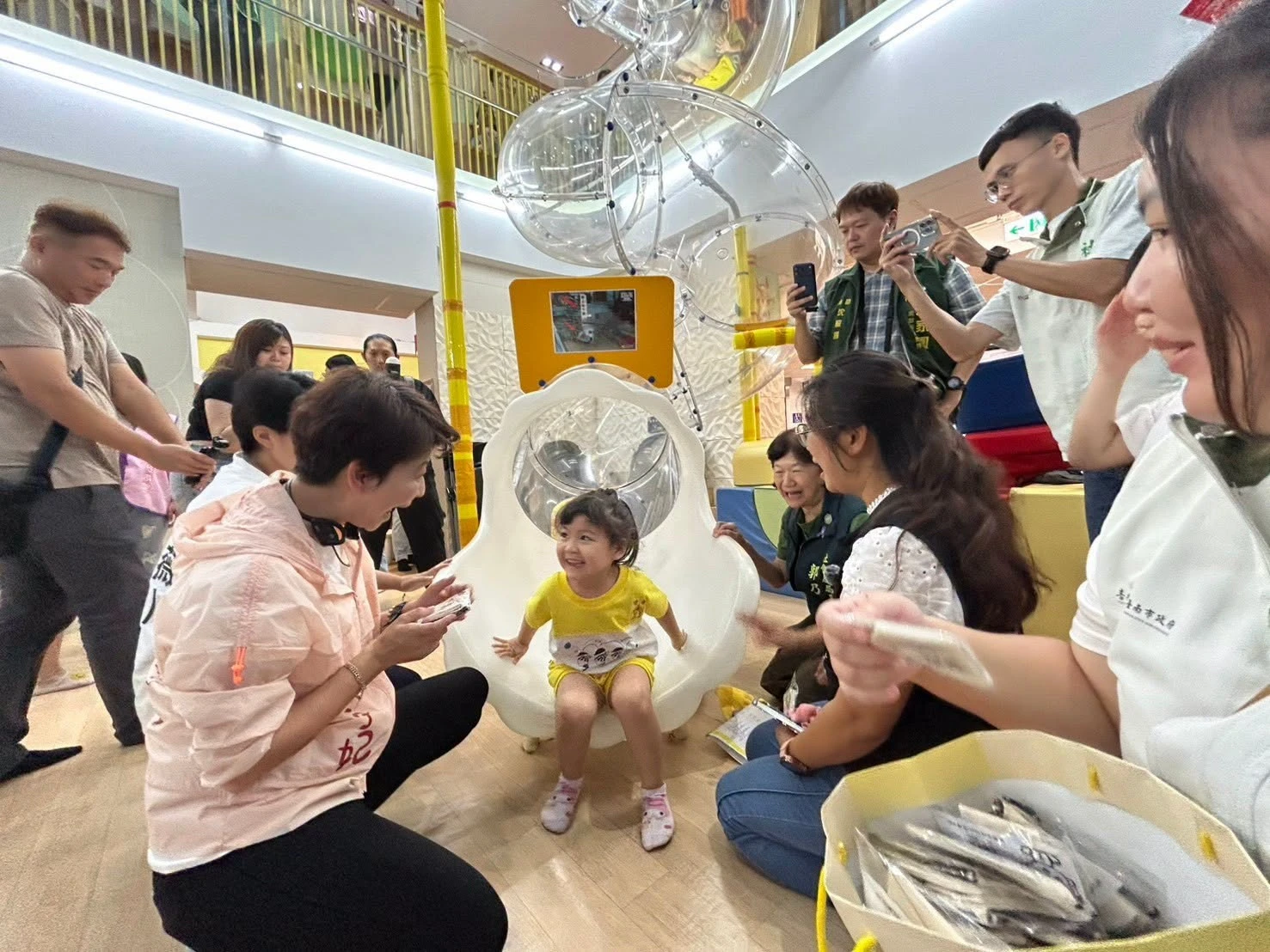 陳亭妃希望打造「福利六都齊」，讓年輕人能夠安心生養。（取自陳亭妃臉書）