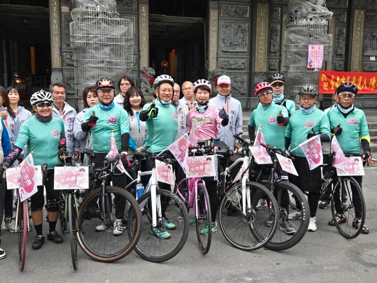 陳亭妃重啟去年初選時的「37區鐵馬行」，再把台南每一區走過一遍。（取自陳亭妃臉書）