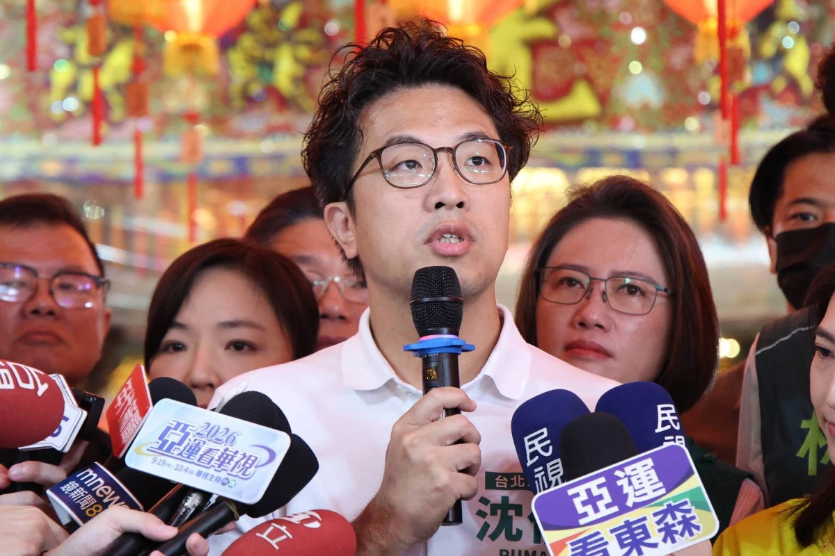 王偉忠遭藍營支持者酸「綠偉忠」　沈伯洋為他抱不平：訪談相當於快