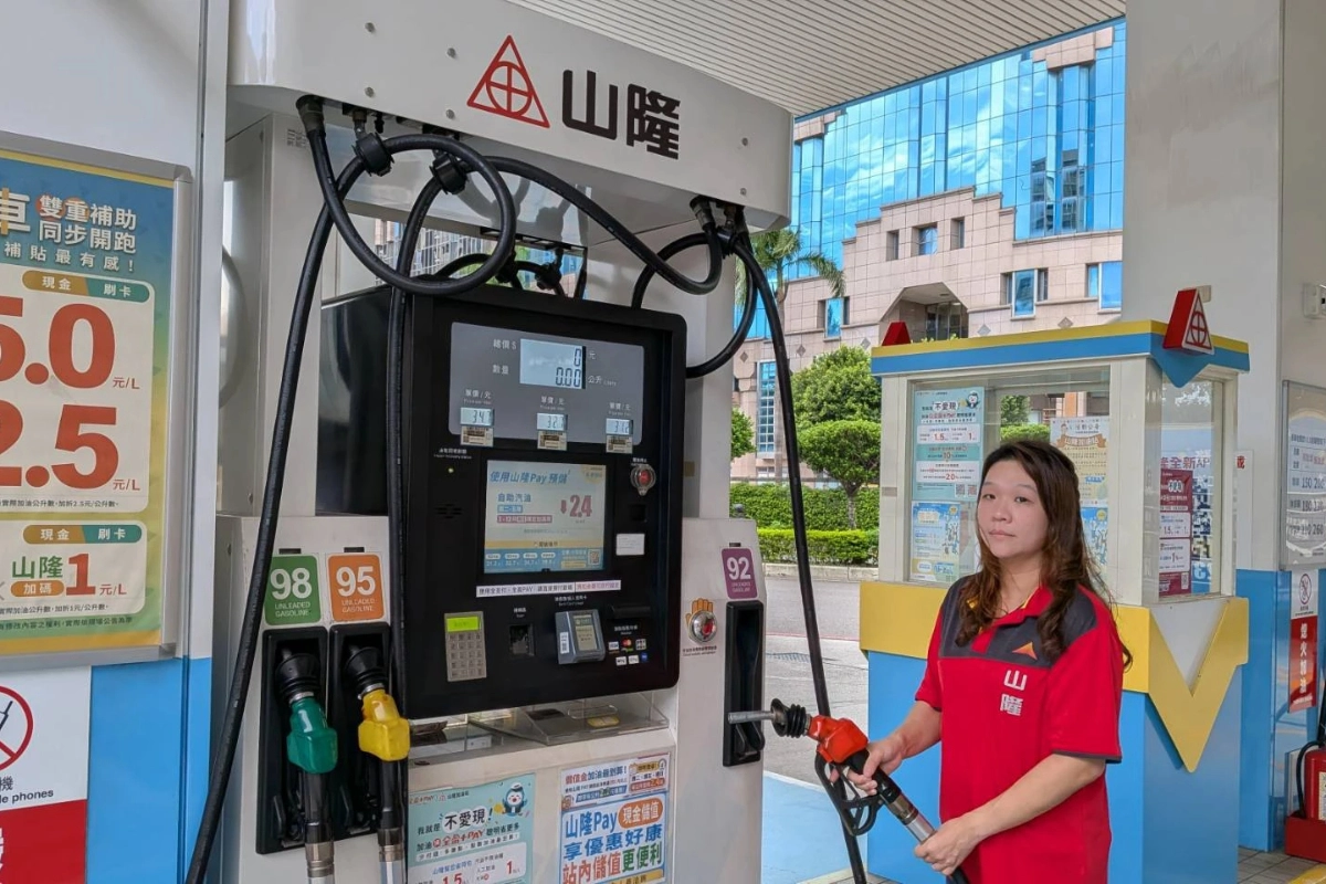 新加油機台就是山隆的秘密武器,未來將邀請同業加入使用、形成「山隆大聯盟」。(何醒邦攝)