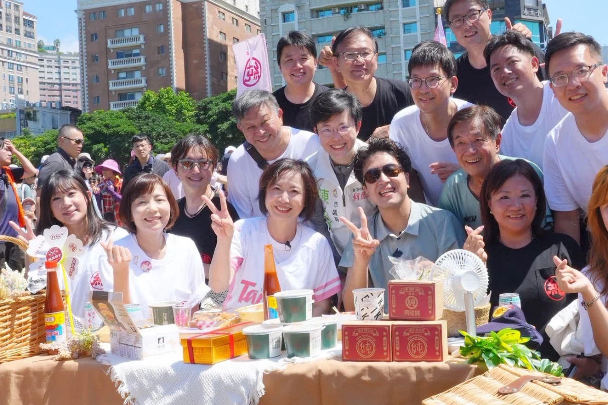 沈伯洋「雞蛋糕+辣椒醬」吃法超炸裂　蔡其昌崩潰喊：無法接受