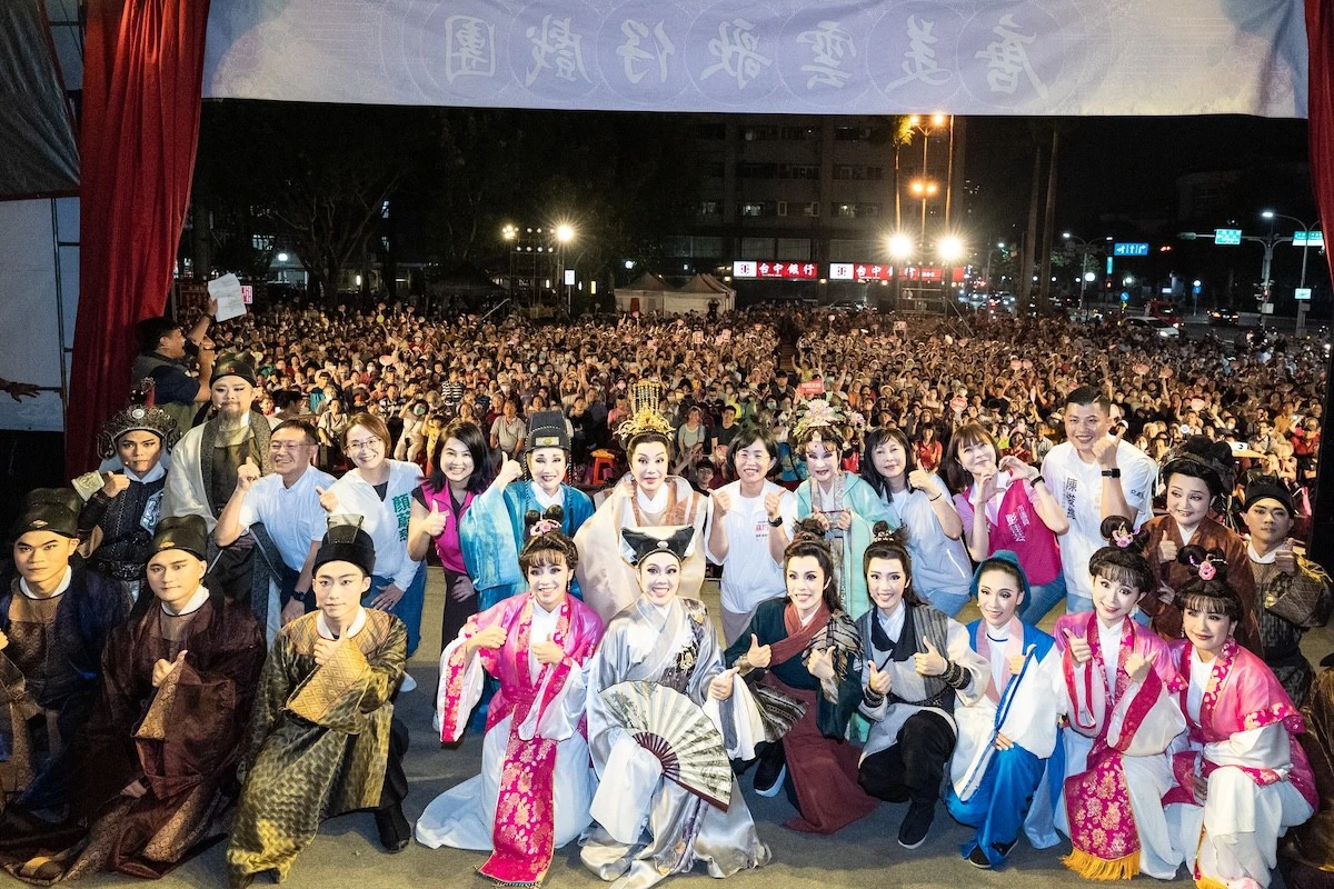 蘇巧慧辦｢中秋戲曲之夜」　三千人觀賞唐美雲、許秀年演出《龍鳳情緣》