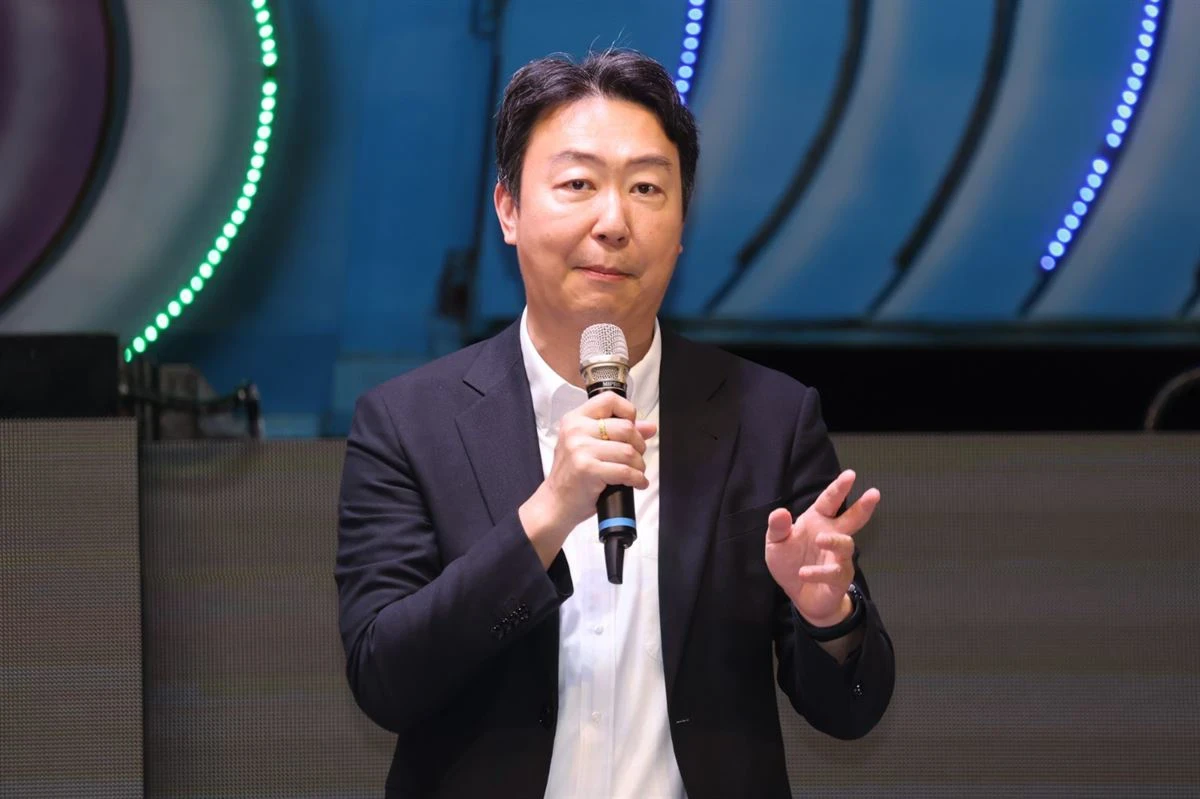 中秋連假運輸塞爆　陳世凱「人在德國」挨轟：機上Wi-Fi都有掌握