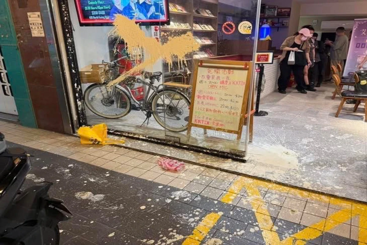 喜劇俱樂部「卡米地」遭潑糞　意外抄出知名東北菜老闆涉毒