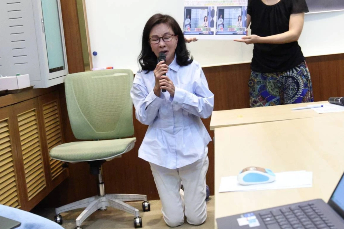 不滿周玉蔻、蔡玉真輕判　張淑娟淚崩下跪求司法還公道