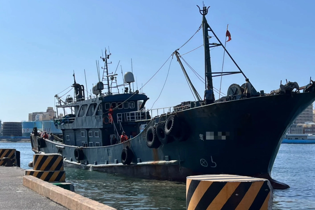 澎湖海巡署強勢執法　西嶼海域再查獲中國籍違規拖網漁船
