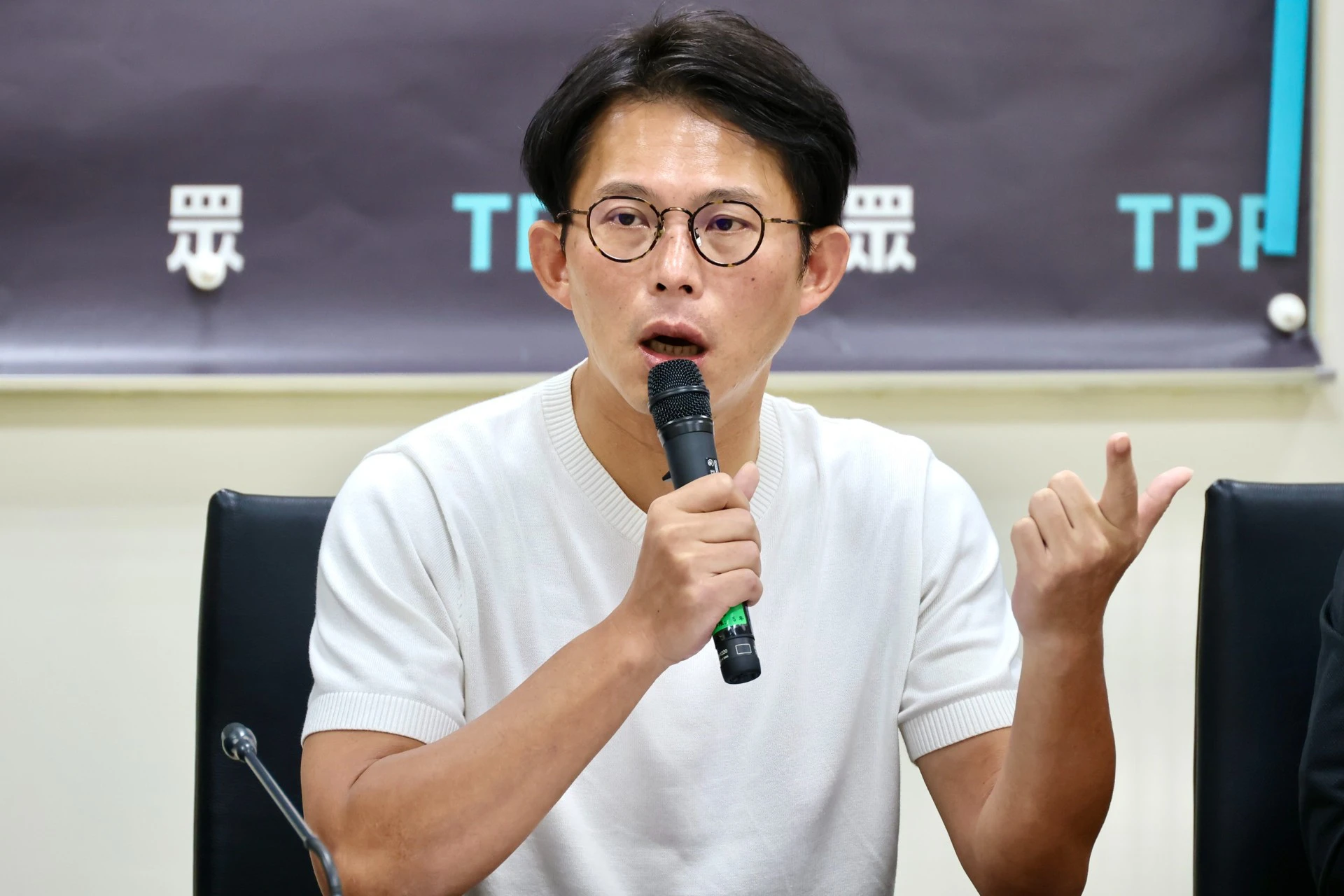 黃國昌轟查賄標準模糊　點名黃世杰「拿公帑造勢」