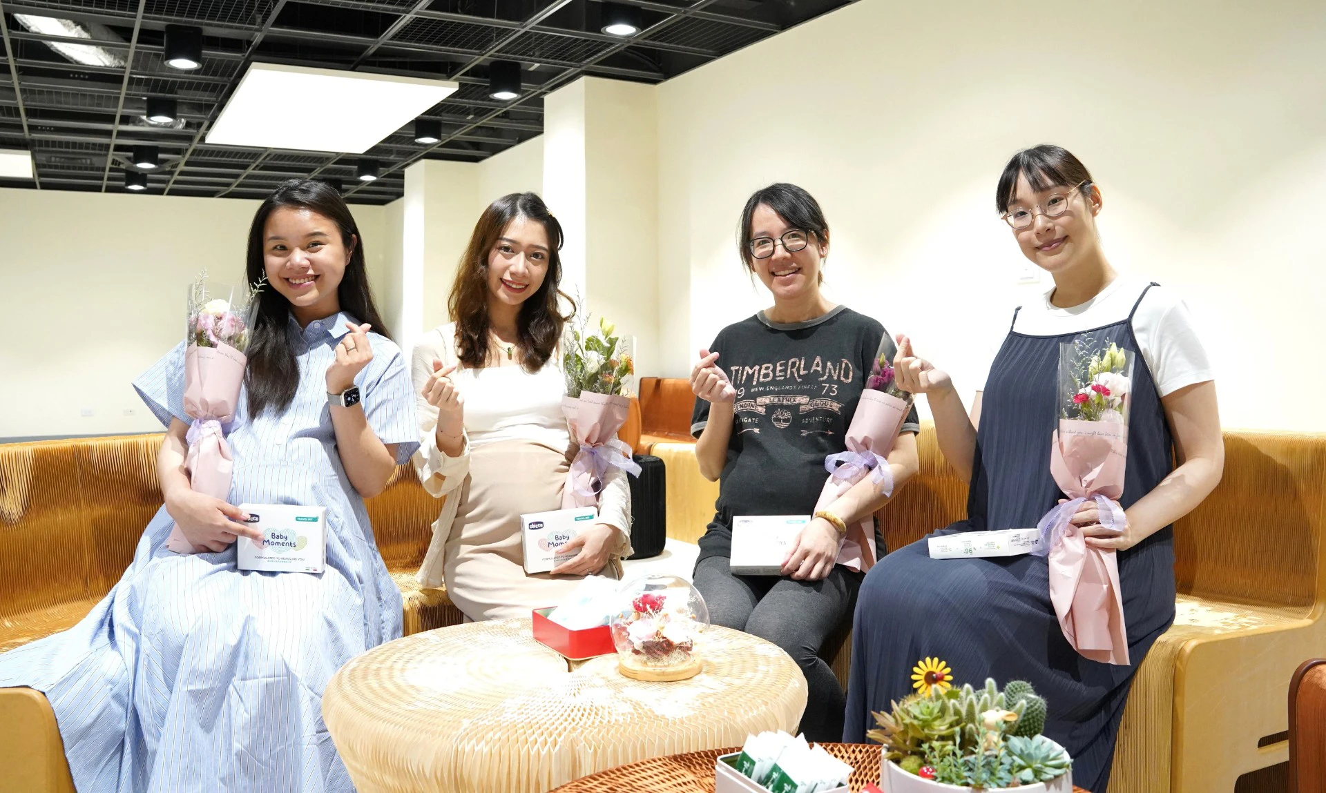 新竹縣「挺好孕計畫」提供符合資格孕婦每一孕次最高2萬元補助，適用孕期營養、產檢交通、月子餐及坐月子服務等需求；圖為縣府準媽媽。（新竹縣政府提供）