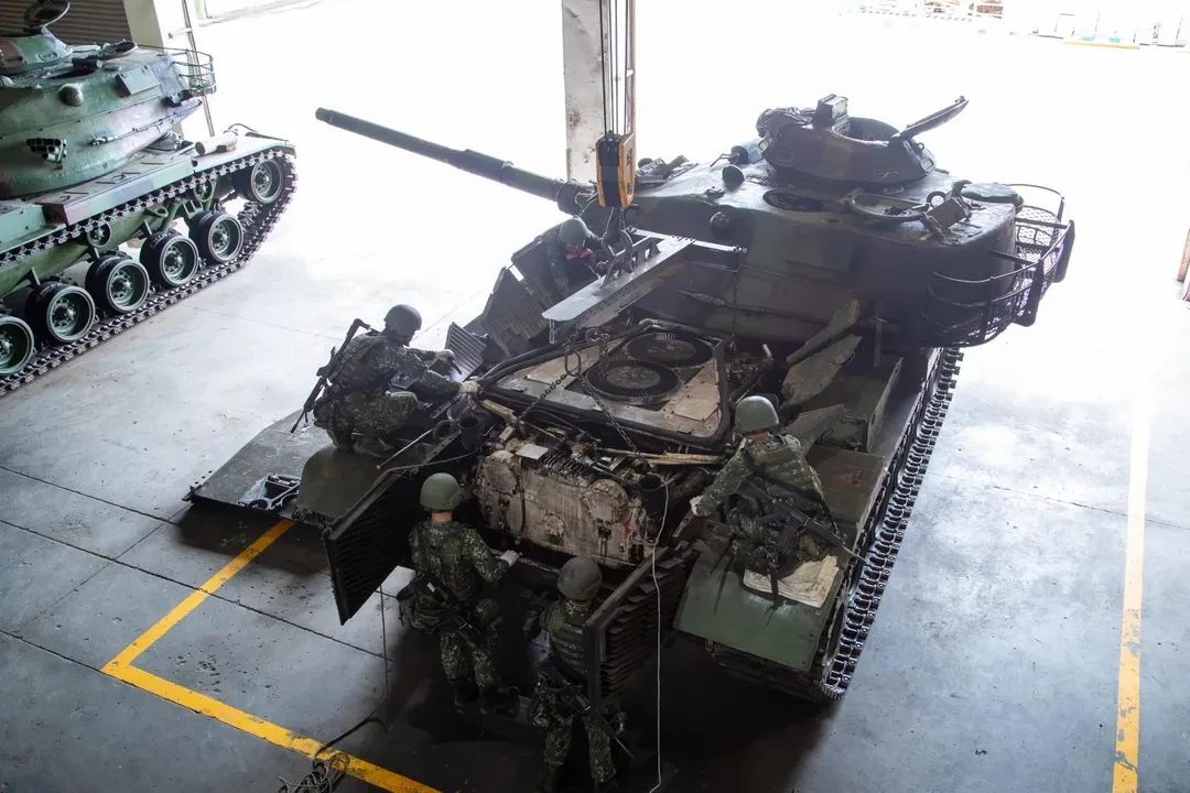 M60A3戰車進行更新2CAU引擎後仍常出狀況,研判大部分是變速箱問題及部分是油路管老舊未清理乾淨造成阻塞所導致。(國防部提供)