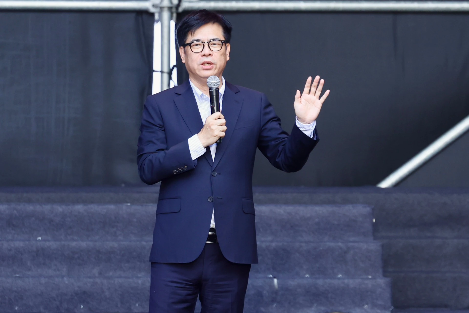 幫沈伯洋站台　陳其邁笑稱新書衝到排行榜第二「要好好謝謝蔣萬安」