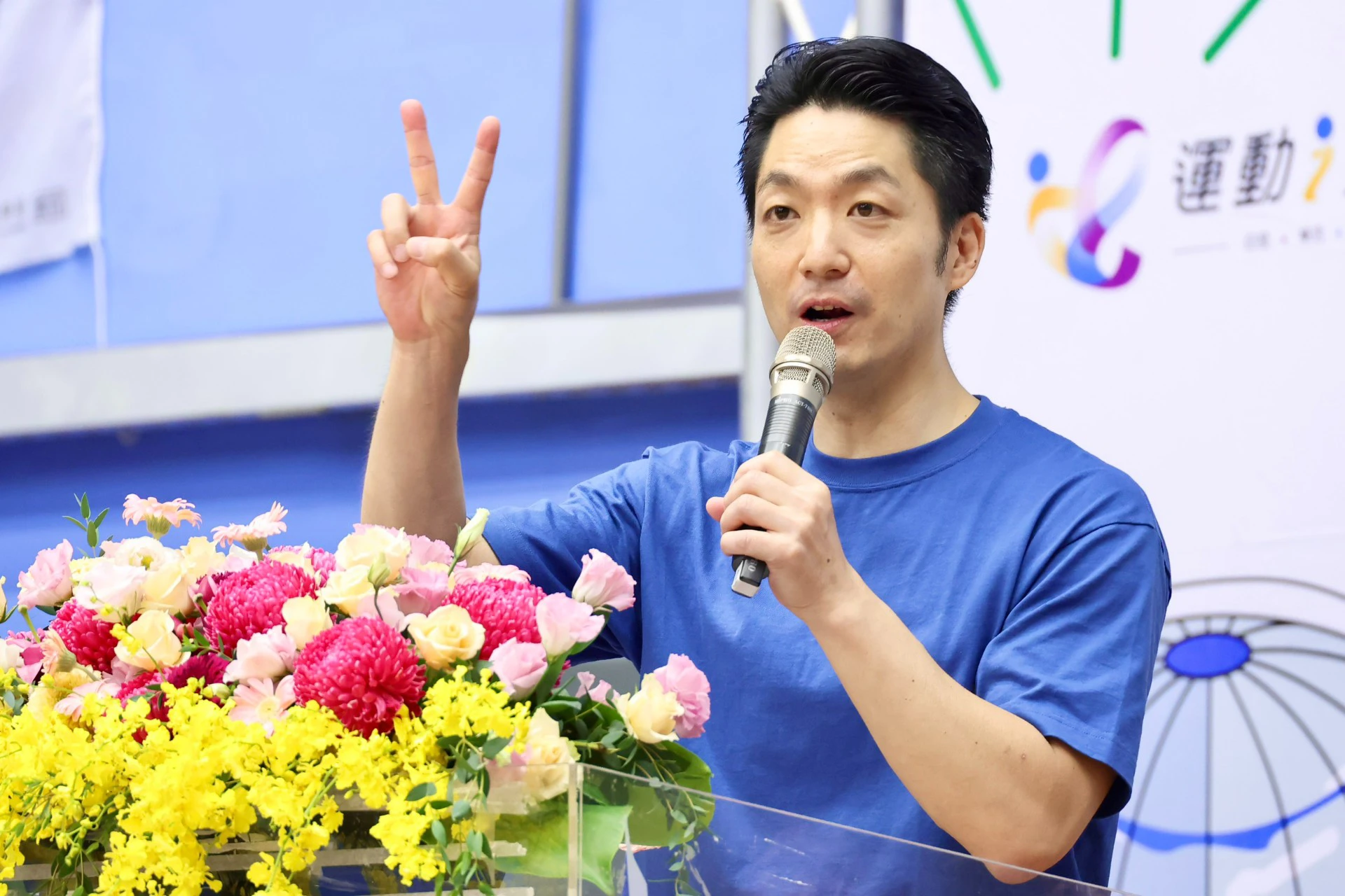 蔣萬安「毒品文」遭炎上、37.8萬則留言　笑回：讓世界看台灣選舉文化