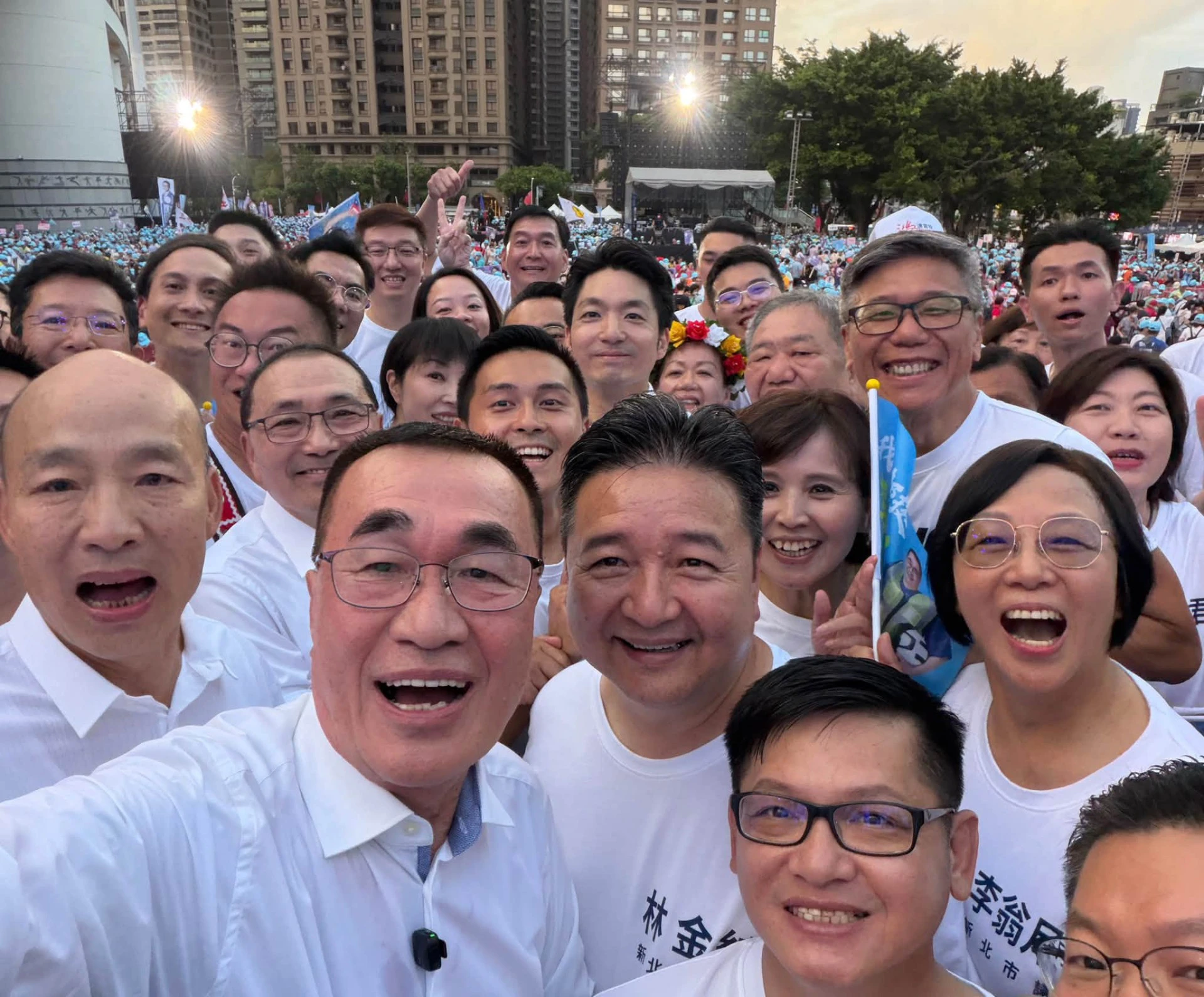 包括韓國瑜、蔣萬安及侯友宜及新北議員候選人都到場相挺。（李四川臉書）