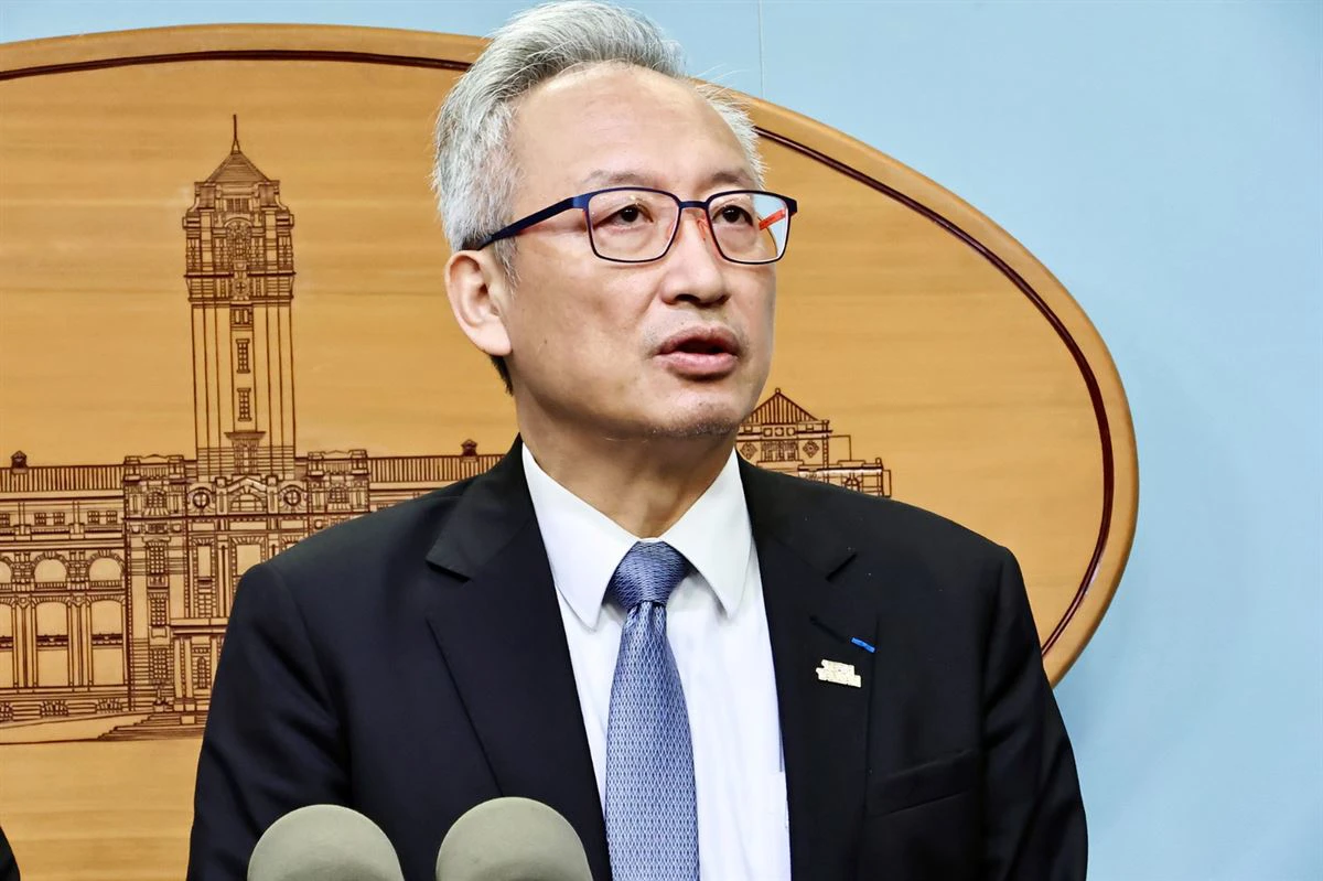徐佳青遭控讓14歲兒冒充攝影官　外交部幫緩頰：她是母親、要負起照顧責任