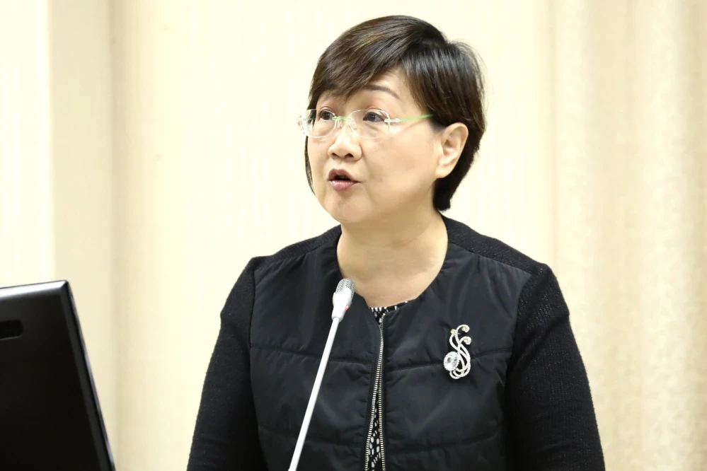 遭馬文君質詢「兒冒充攝影官、濫用公務車」　徐佳青：一切依法絕無圖利
