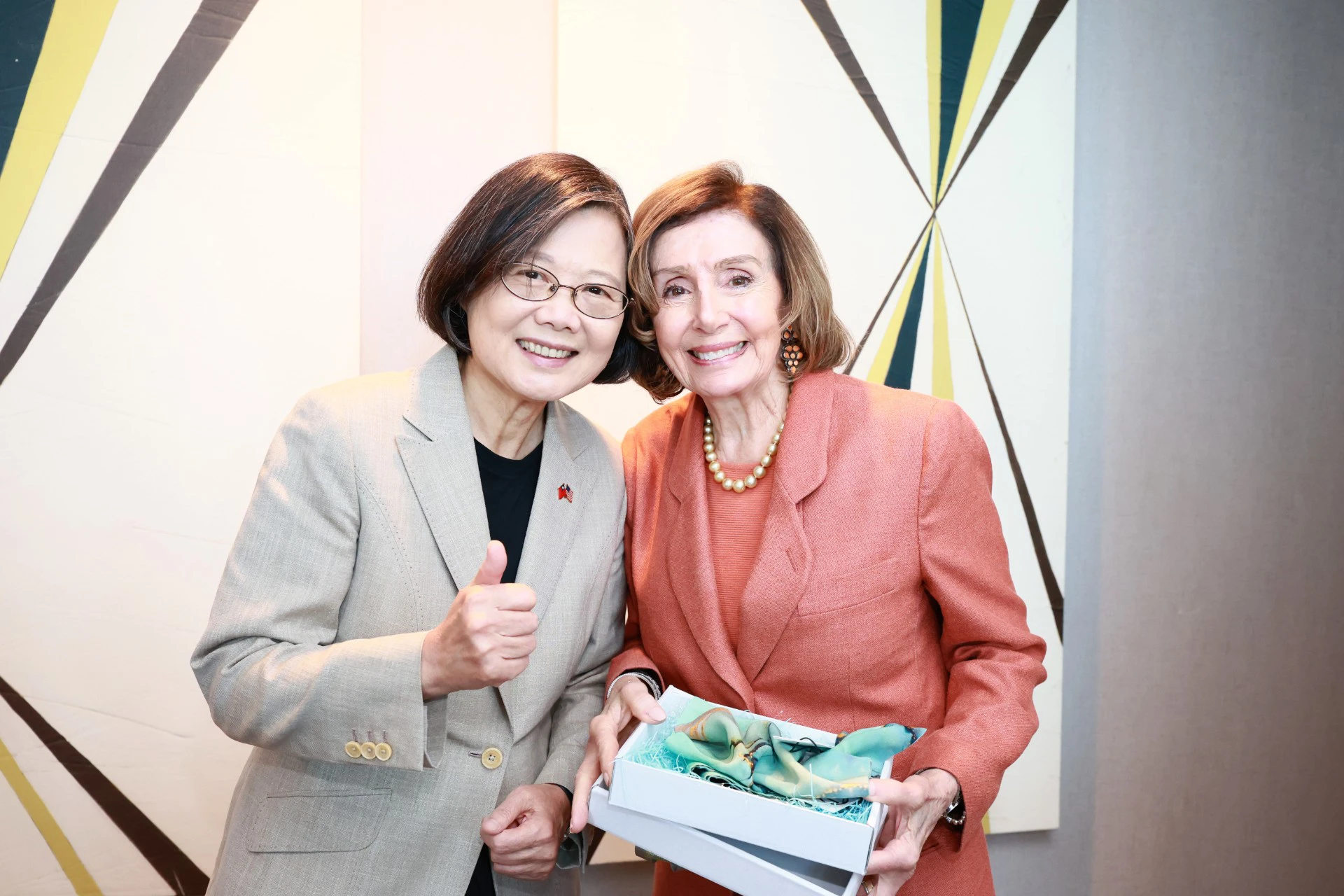 蔡英文驚喜同框裴洛西　大讚：台灣堅定的朋友