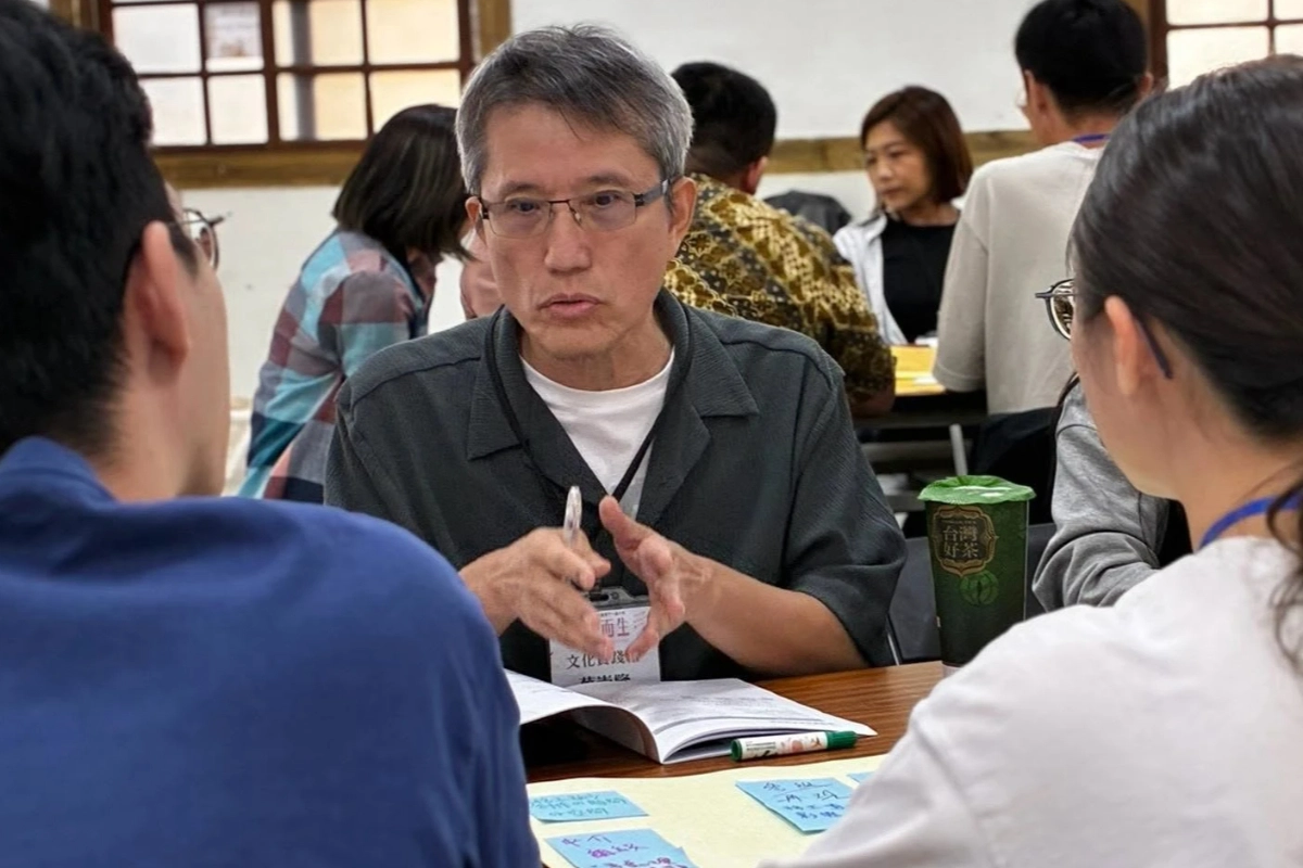 電影《九槍》的導演蔡崇隆創立「聽你說」平台，提供新移民及新二代包括法律、心理、醫藥等免費諮詢。（取自Listener 聽你說臉書粉專）
