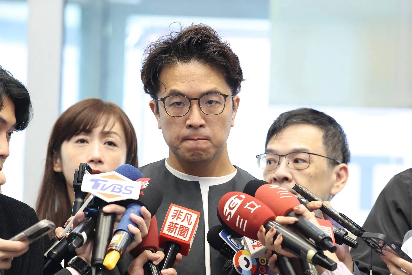 蔣萬安宣布遷松山機場　沈伯洋：10年來做了什麼？