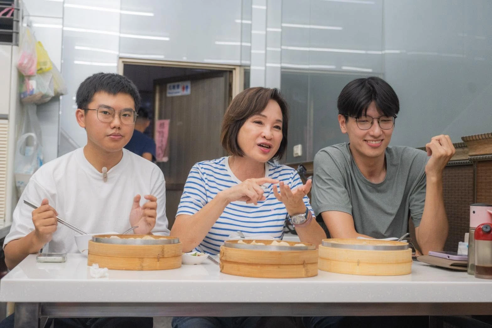 柯志恩首次參選高雄市長時，一開始沒有活動可以參加，靠著做吃播增加曝光度。（取自柯志恩臉書）