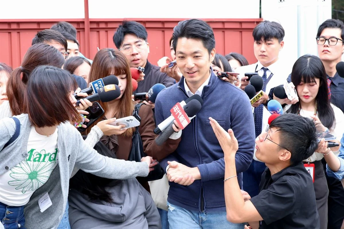 民調被追到只差8%　蔣萬安坦言像「對決吳怡農」氣氛炒熱