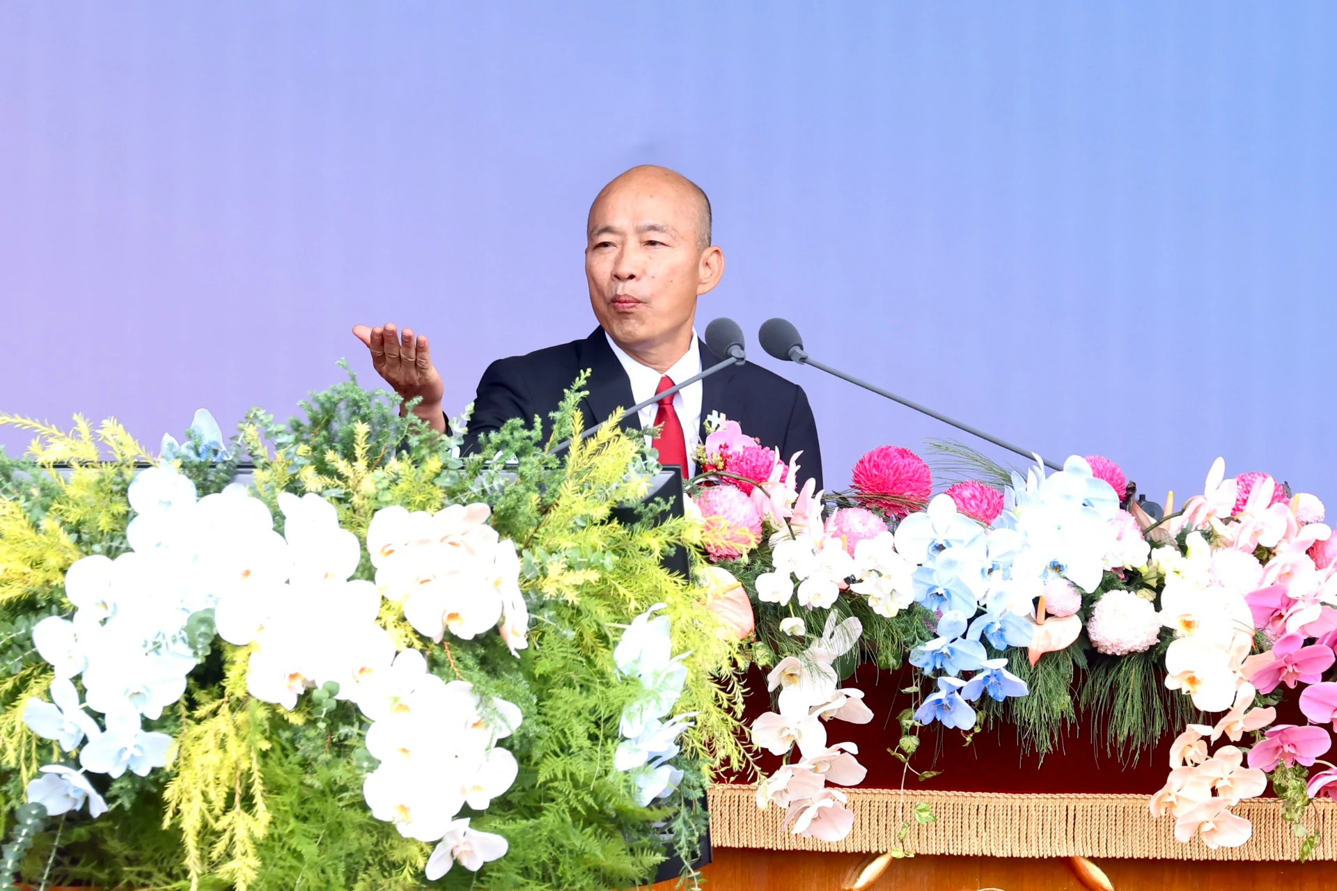 國慶當面開嗆賴卓　韓國瑜自嘲多年沒被抹黑：昨晚又開始了