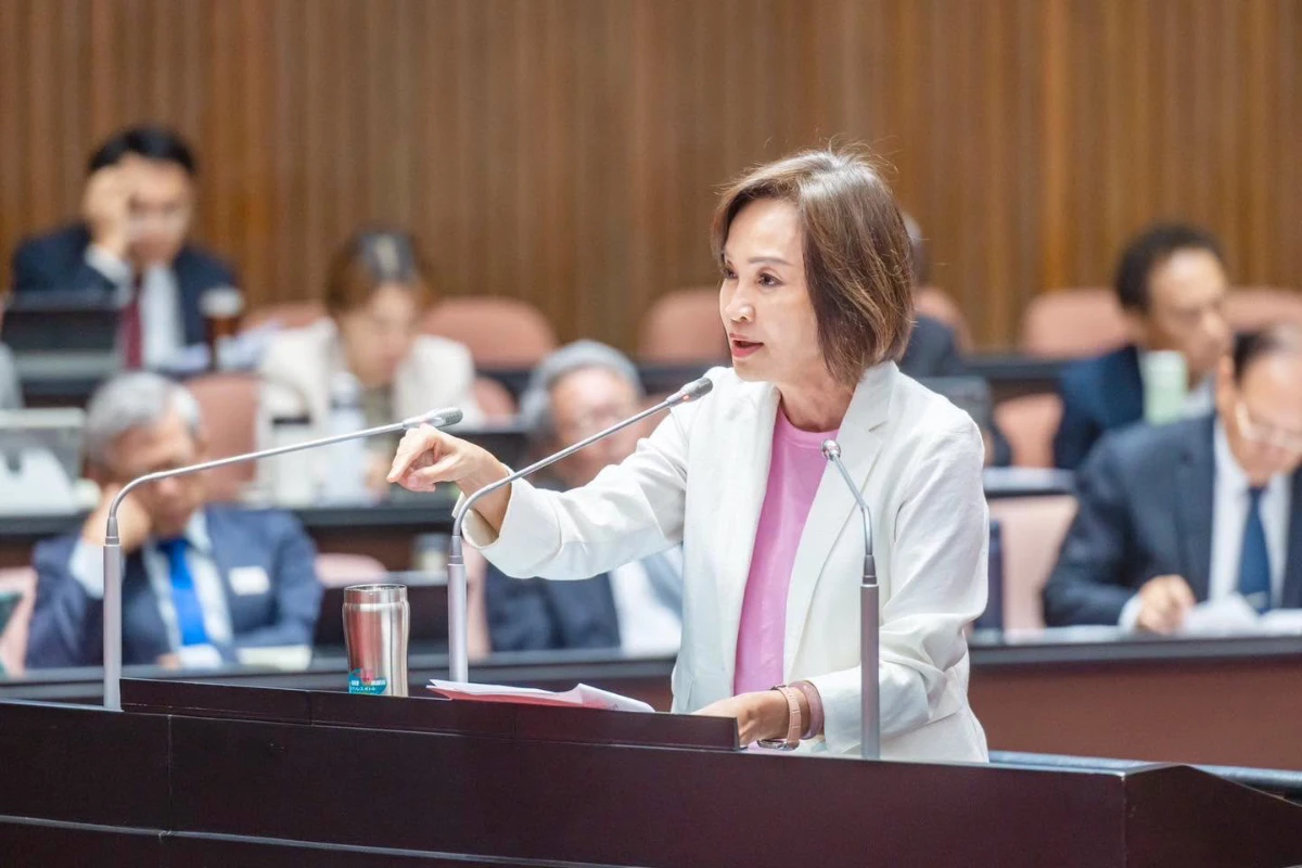 柯志恩看板驚見6綠營議員　黃捷轟「霸王硬上弓」競辦回應了